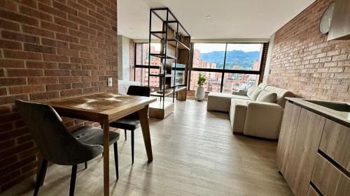 Laureles Apartment | Ubicación Privilegiada Laureles Medellin con Vista y AC