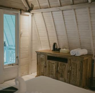Ubud Bed & Breakfast | Ubud White Cottage