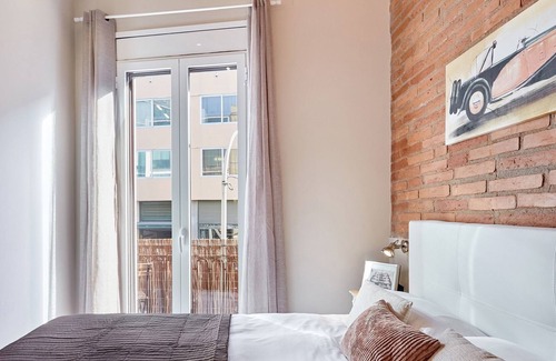 El Parc i la Llacuna del Poblenou Apartment | UD Apartments - Marina Vintage with balcony (3BR)