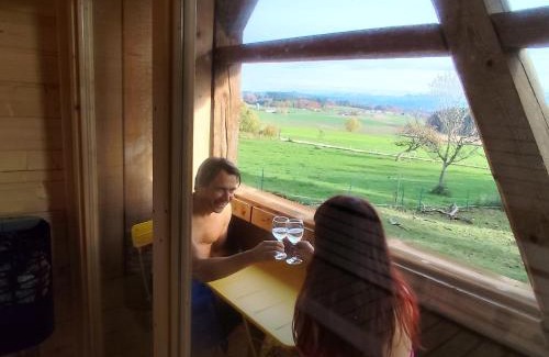 Meikirch House | Uelis-Stoeckli Gästezimmer mit Billard und Lamatrekking