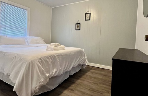 Sault Ste. Marie House | Ugly Duck Rentals