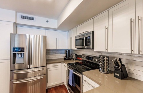 Aventura Condo | Uhost AI | 3BR Oasis | Pool, Gym & Scenic Views