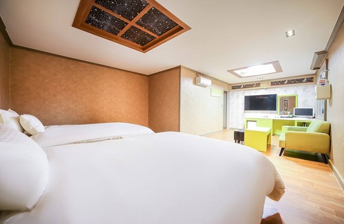 Uiryeong Hotel | Uiryeong Azalea