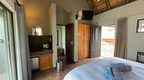 Hoedspruit Cabin | Ujabule Lodge