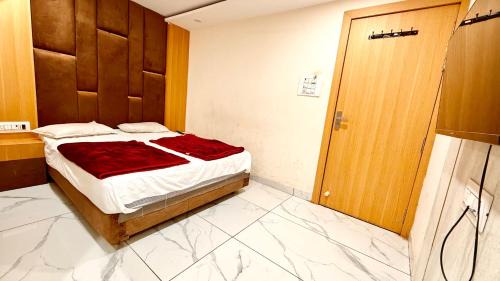 Ujjain Hotel | UJN - HOTEL SHREE MAHAKAL - A - GRAND UJJAIN - Warm Hospatilaty & Comfortable Room In Ujjain - Near Mahakal Temple Ujjain - BEST HOTEL IN UJJAIN