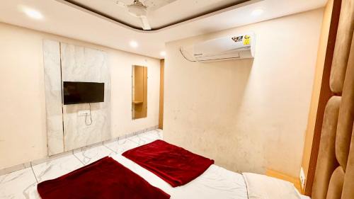 Ujjain Hotel | UJN - HOTEL SHREE MAHAKAL - A - GRAND UJJAIN - Warm Hospatilaty & Comfortable Room In Ujjain - Near Mahakal Temple Ujjain - BEST HOTEL IN UJJAIN