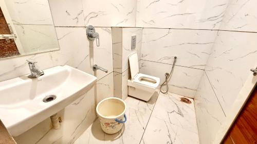 Ujjain Hotel | UJN - HOTEL SHREE MAHAKAL - A - GRAND UJJAIN - Warm Hospatilaty & Comfortable Room In Ujjain - Near Mahakal Temple Ujjain - BEST HOTEL IN UJJAIN