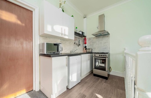 Wanstead Apartment | Uksas Stunning one bedroom Flat Free Parking