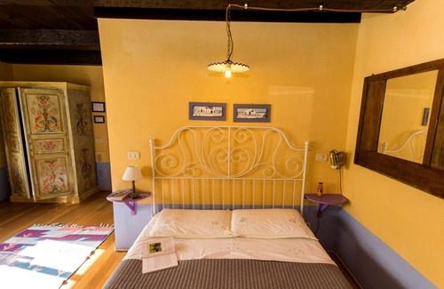 Montelaguardia Other | Ulivo, painted apartment in a farmhouse 10 minutes driving from Perugia downtown