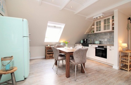 Kuehlungsborn Apartment | Ulmenhof WE 11: modern, high-quality furnished 1-room apartment