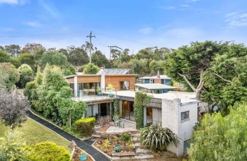 Carlton River House | Ulmia Riverfront retreat and Aurora viewing