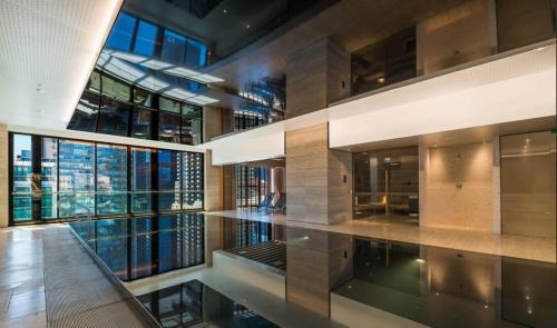 Melbourne Central Business District Apartment | Ultimate 2-Bed Abode - Pool, Ping Pong & Pool Table