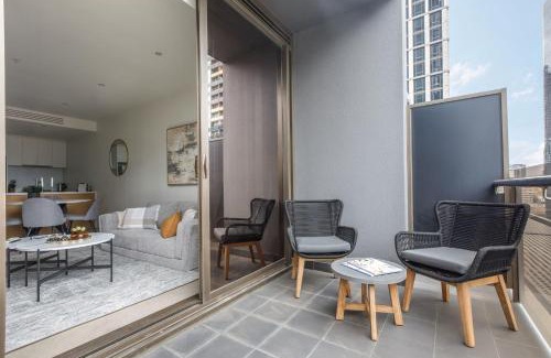 Melbourne Central Business District Apartment | Ultimate 2-Bed Abode - Pool, Ping Pong & Pool Table