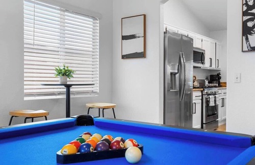 Henderson House | Ultimate 3BR Home: Pool, Pickleball and MORE!
