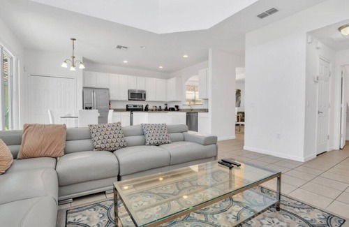 Sunridge Woods Villa | Ultimate 6 Bedroom 5 Bathroom Resort Home With Pool 12 Minutes From Disney