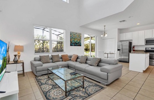 Sunridge Woods Villa | Ultimate 6 Bedroom 5 Bathroom Resort Home With Pool 12 Minutes From Disney