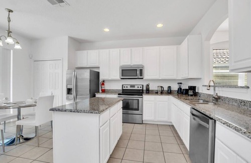 Sunridge Woods Villa | Ultimate 6 Bedroom 5 Bathroom Resort Home With Pool 12 Minutes From Disney