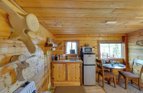 Ridgeway Apartment | Ultimate Alaskan Retreat: Lakefront Soldotna Cabin