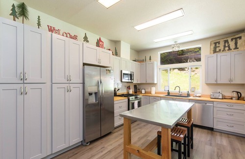 McKinleyville House | 🌲 Ultimate Family Getaway! Bigfoots Hideaway in the Heart of the Redwoods!🌲