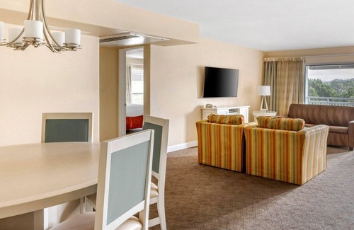 Canyon Corridor Resort | Ultimate Family Getaway at Palm Canyon Resort, a Hilton Vacation Club- 2 Bedroom