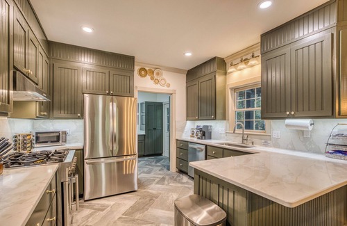 Epworth House | Ultimate FISHING Retreat- private 250 ft water front - Hot Tub, Sauna, Game Room