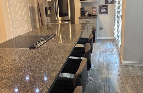 South Arlington House | Ultimate Game Day Stay, 3BR House +Pool Near AT&T Stadium but far from the noise