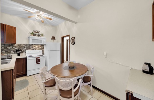 Urban Core House | Ultimate Game House Retreat – Sports Lover’s Paradise 7 Min to Jags Stadium