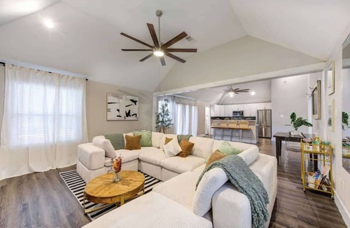 Katy House | Ultimate Getaway Explore Katy & Houston in Style