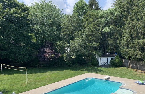 Cherry Hill House | Ultimate Getaway! Heated Pool, Hot tub, Huge Deck, Volleyball