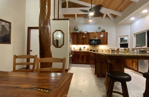 Keaau House | Ultimate Hawaiian escape! Beaches, Rivers, tropical rainforest, national parks🏝