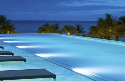 Waikiki Resort | Ultimate Hawaiian Vacation! 3 Modern Units, Ocean View, 2 Pools, 2 Restaurants