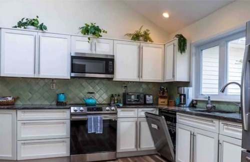 Manorville House | Ultimate House with Heated Pool, Hot Tub and Sauna