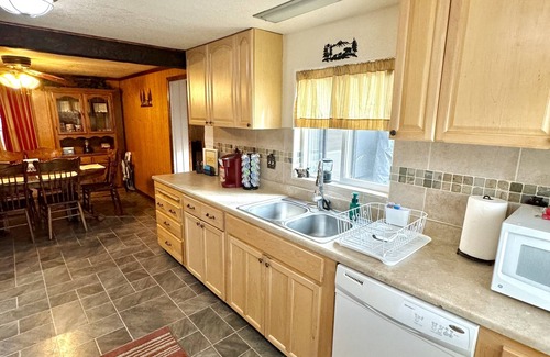 Crestline Cabin | Ultimate Lake Getaway: Walk to Town & Lake Gregory, Game Room, Private!
