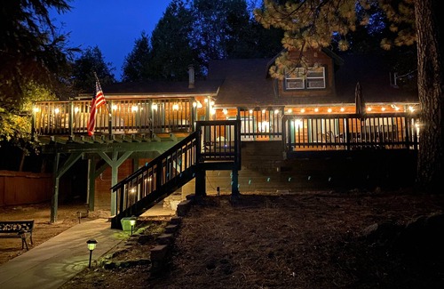 Crestline Cabin | Ultimate Lake Getaway: Walk to Town & Lake Gregory, Game Room, Private!