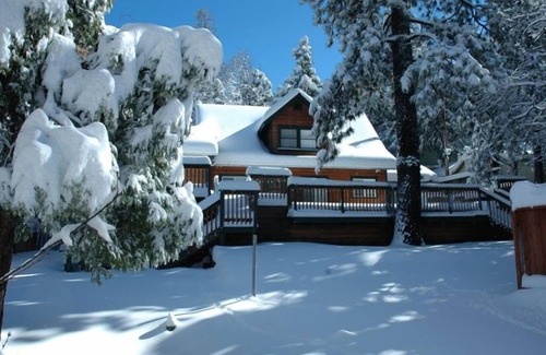 Crestline Cabin | Ultimate Lake Getaway: Walk to Town & Lake Gregory, Game Room, Private!