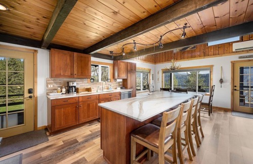 Coeur d'Alene House | Ultimate Laketown Retreat with Hot Tub!