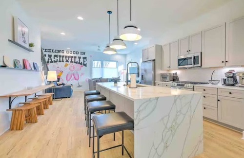 Katie Hill Neighborhood House | Ultimate Luxe | 13 Beds! Priv Hot Tub/Game Room!