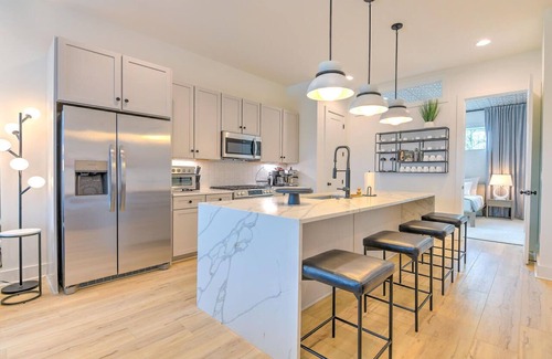 Katie Hill Neighborhood House | Ultimate Luxe | 13 Beds! Priv Hot Tub/Game Room!