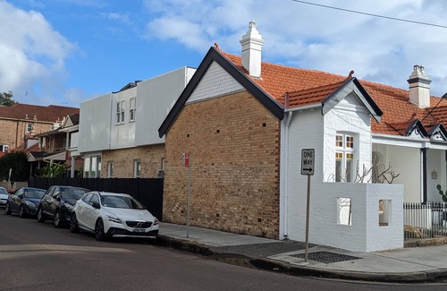 Manly House | Ultimate Luxury 100m From Manly Beach. Sensational 3br House With Cedar Hot Tub