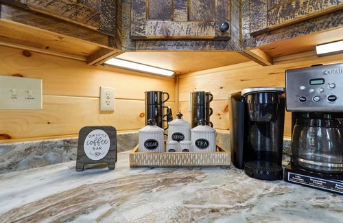Mineral Bluff Cabin | Ultimate Luxury Cabin: HotTub, PoolTable, FirePit, ArcadeGames, Foosball,Swings