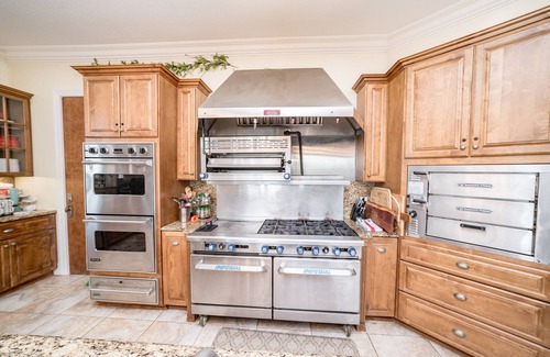Dandridge House | Ultimate Luxury Lake Estate -Sleeps 22|dock|chef kitchen