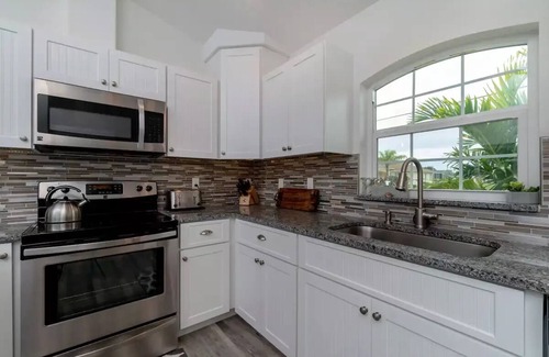 Broadmoor House | Ultimate Luxury: Spa/Pool/Outdoor Kitchen/Firepits