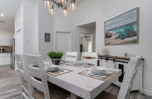 Broadmoor House | Ultimate Luxury: Spa/Pool/Outdoor Kitchen/Firepits