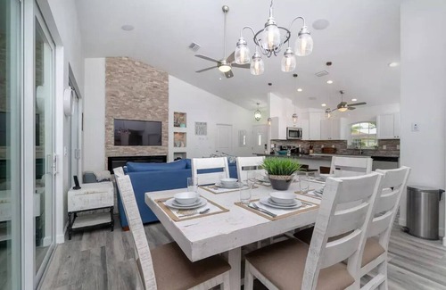 Broadmoor House | Ultimate Luxury: Spa/Pool/Outdoor Kitchen/Firepits