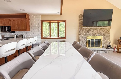 East Stroudsburg House | Ultimate Mountain View Retreat w/Private Pool, Hot Tub, Sauna, Cold Plunge