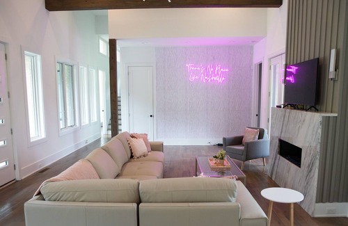 Whites Creek House | Ultimate Privacy - Luxury Home on 9 Acres with Private Pool