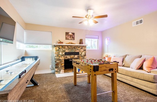 Ahwahnee House | Ultimate Relaxation Retreat w/Game Room & Hot Tub