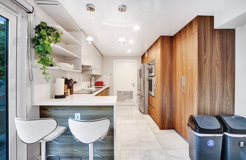 Dania Beach Villa | Ultimate Retreat 6BR/3BA Villa near Beach