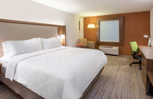 Tupelo House | Ultimate Retreat for Your Next Leisure Trip! -S