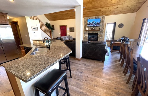 Wisconsin Dells House | Ultimate Rustic Retreat @ Spring Brook Resort